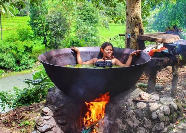 Unique Hot - Pot Bathing in the Philippines