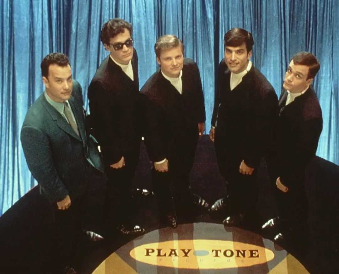 Tom Hanks' Directorial Debut: "That Thing You Do!" Showcases His Artistic Range